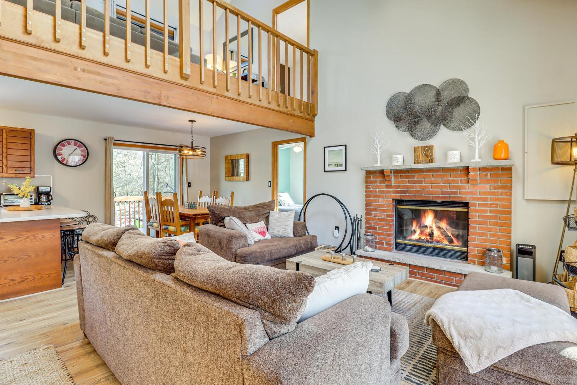 Poconos Home With Private Spa And Fire Pit Long Pond Экстерьер фото