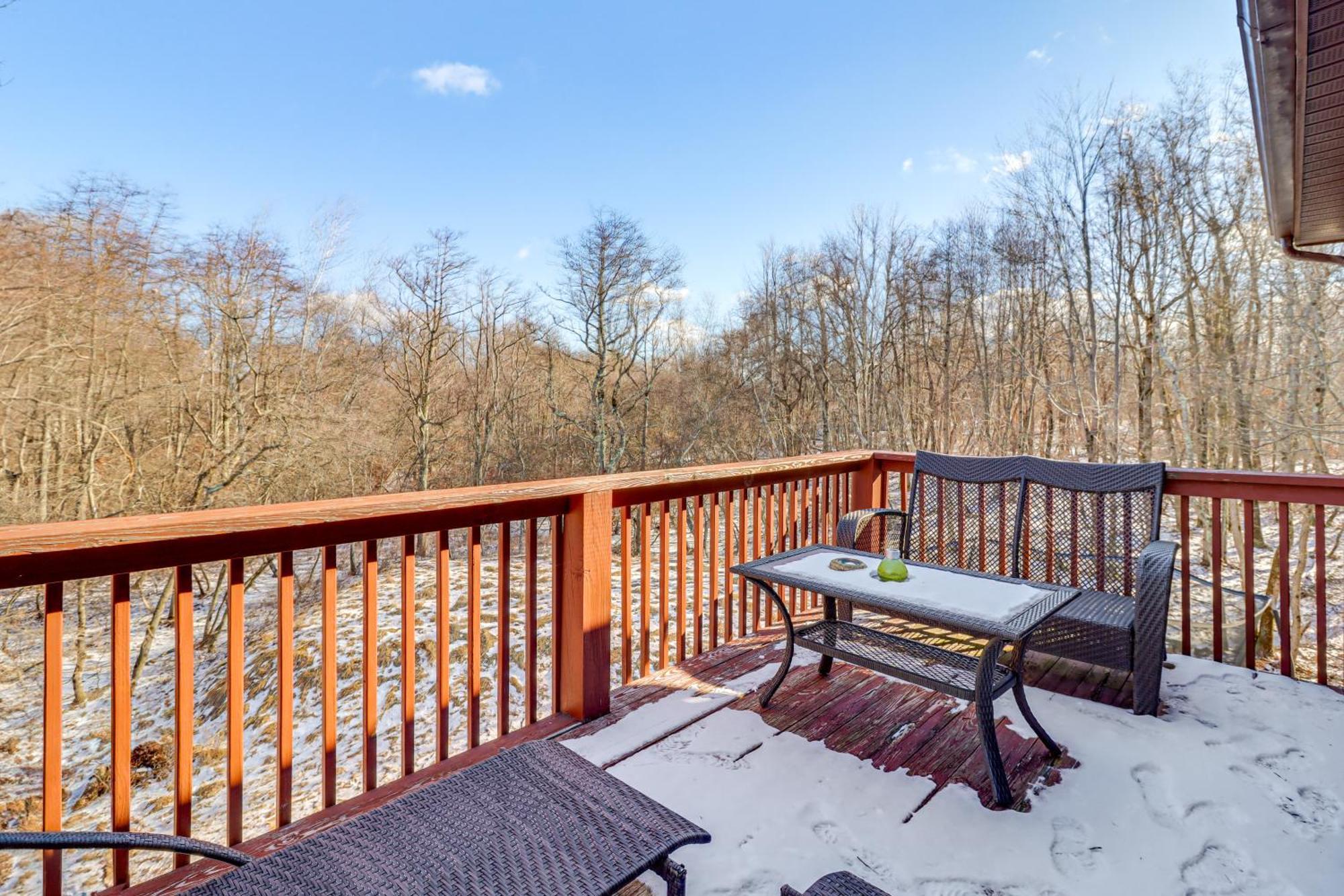 Poconos Home With Private Spa And Fire Pit Long Pond Экстерьер фото