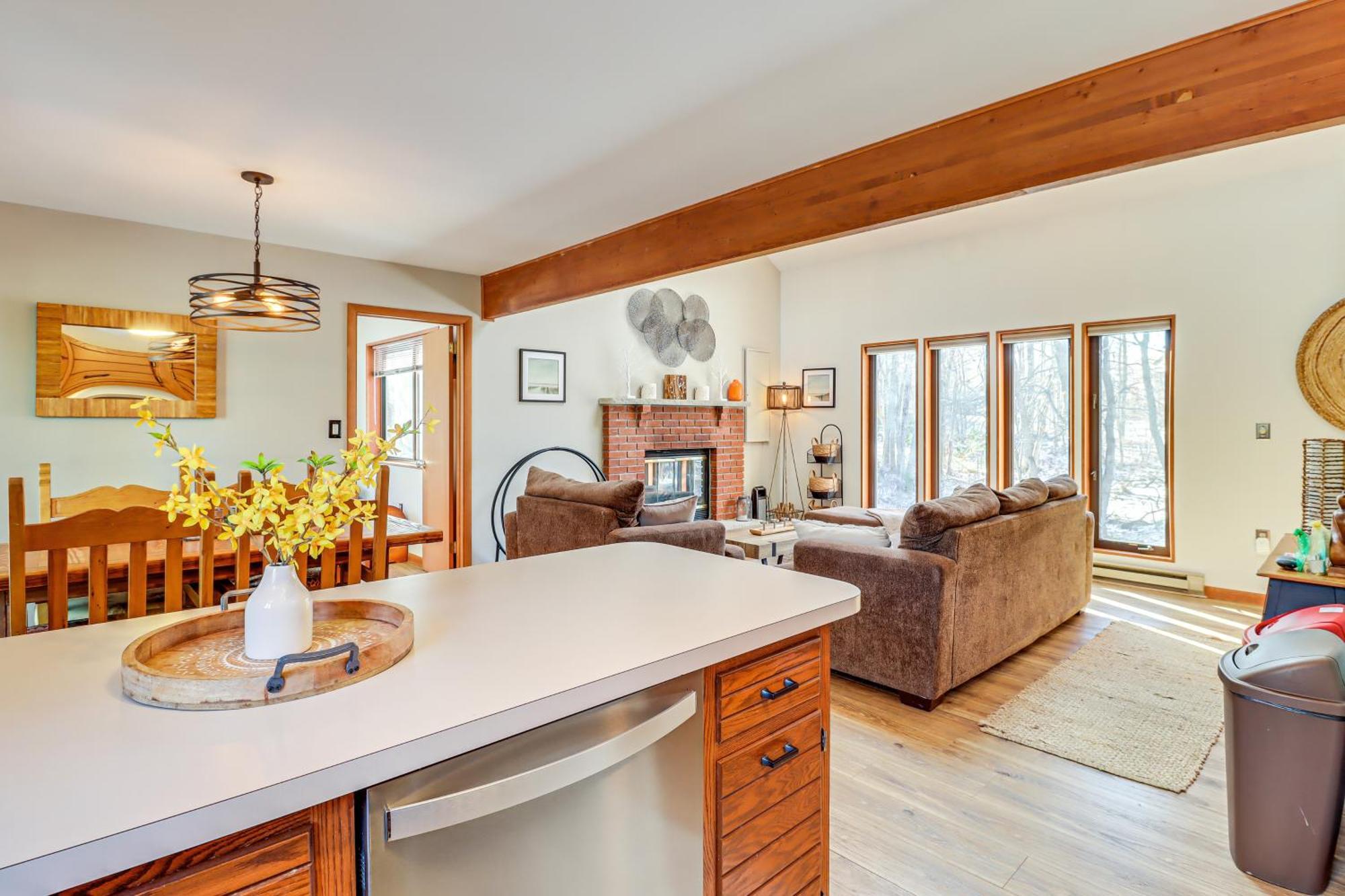 Poconos Home With Private Spa And Fire Pit Long Pond Экстерьер фото