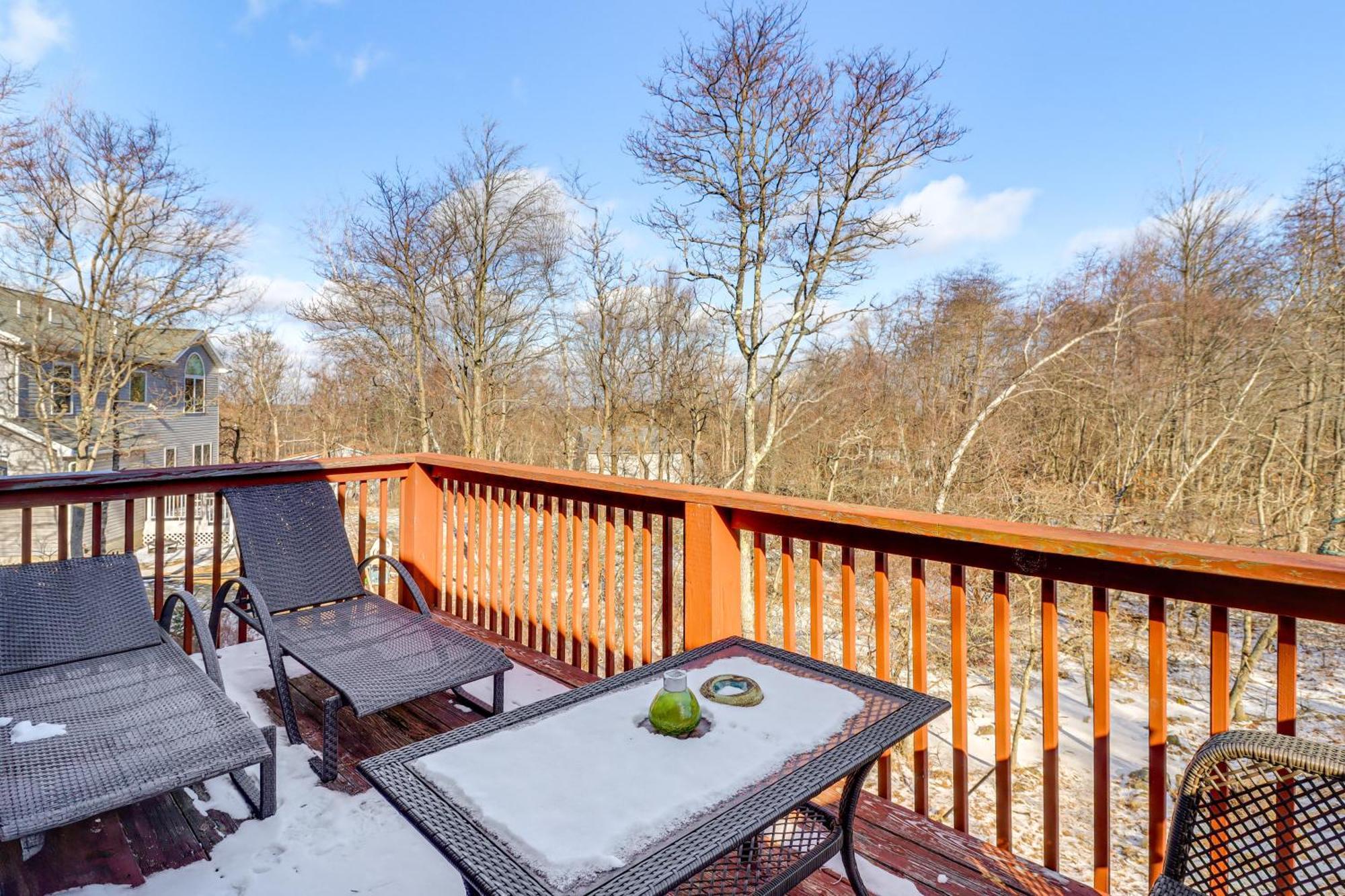 Poconos Home With Private Spa And Fire Pit Long Pond Экстерьер фото